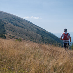 Trail trkac na suvoj planini